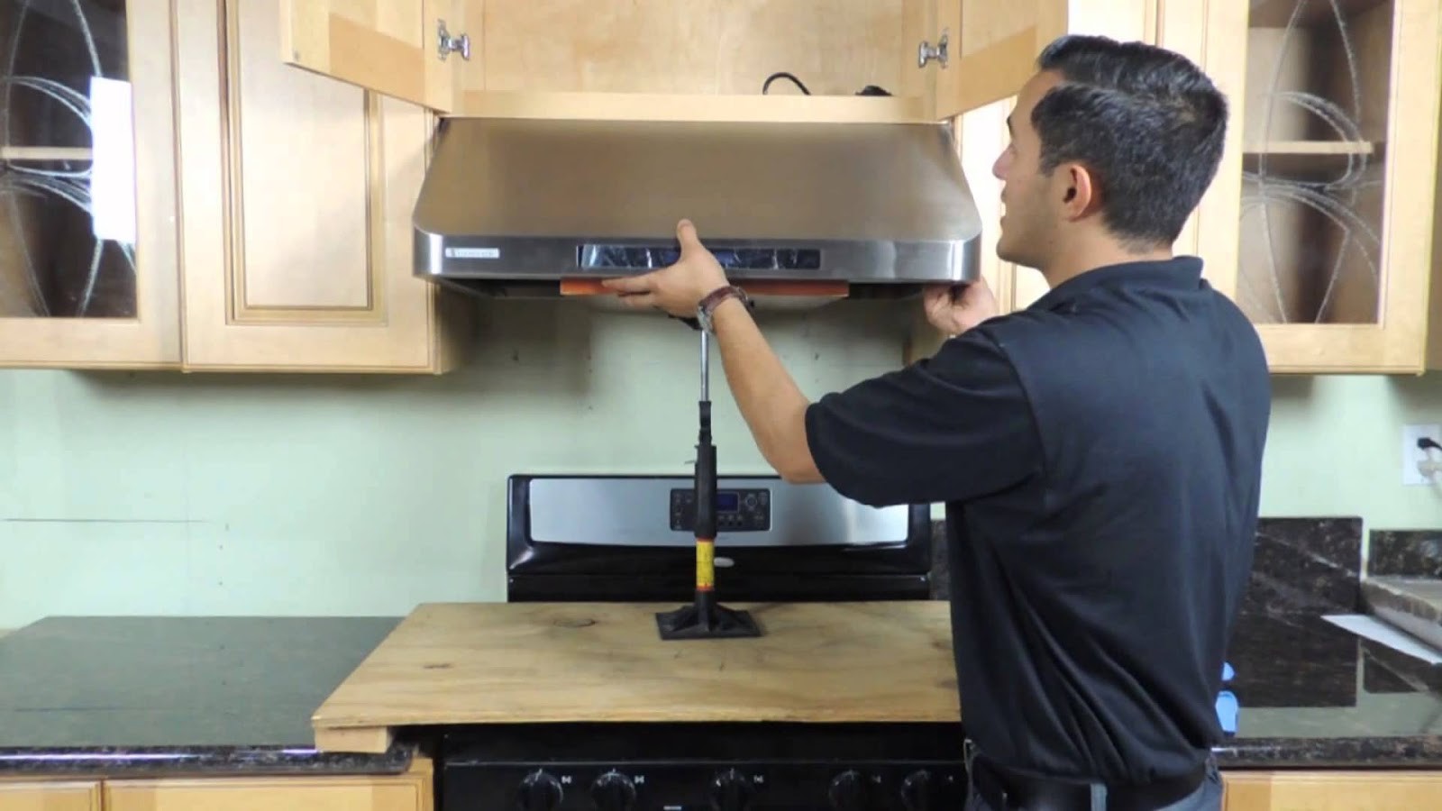 Chia sẻ cách lắp máy hút mùi bếp sao cho đúng và an toàn nhất.
